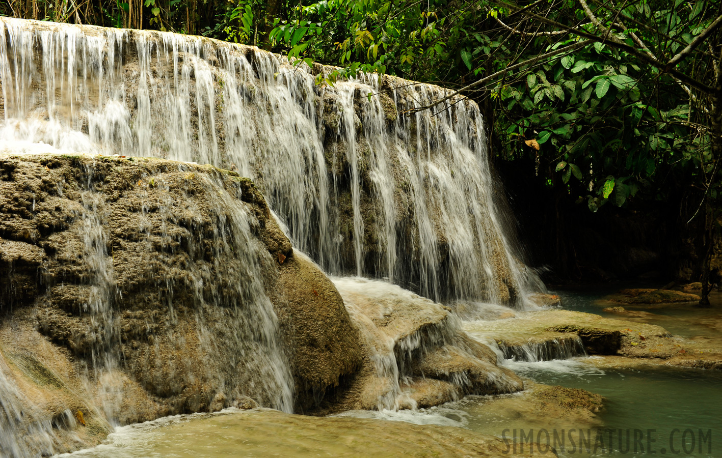 Luang Prabang [35 mm, 1/30 sec at f / 8.0, ISO 200]